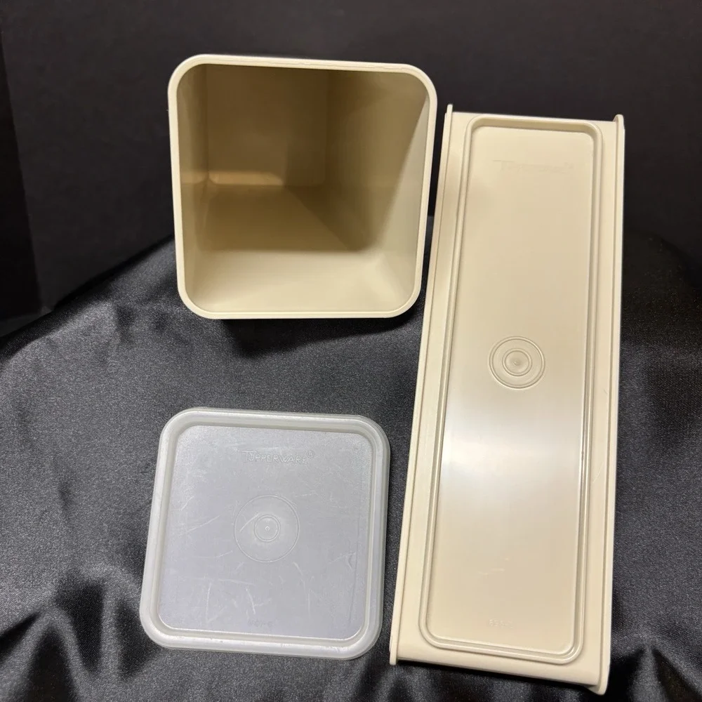 Vintage Tupperware Cheese Cracker Keeper 1687-1 USA w/ lid and‎ tray